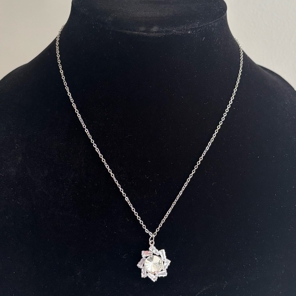 Jewelry - Silver Rose Pendant Necklace - Women Jewelry